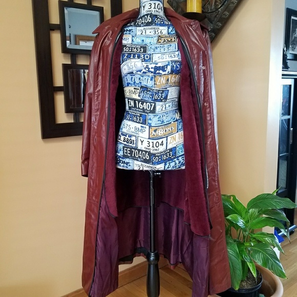 (SOLD) VINTAGE RED LEATHER TRENCH COAT WITH BELT! - Picture 7 of 8